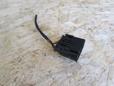 BMW Black Connector w/ Pigtail 7590363